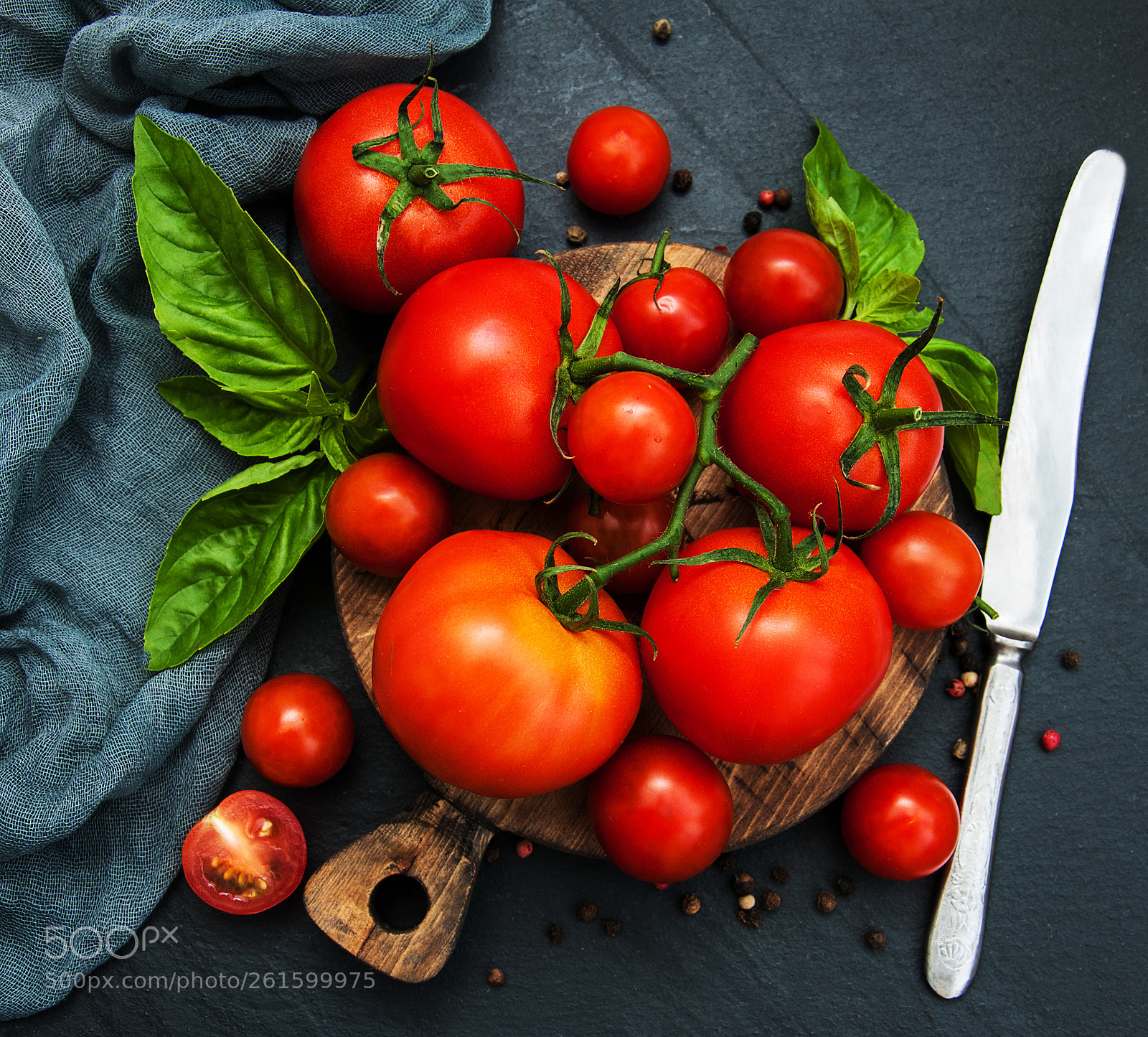 Nikon D90 sample photo. Fresh tomatoes on a photography