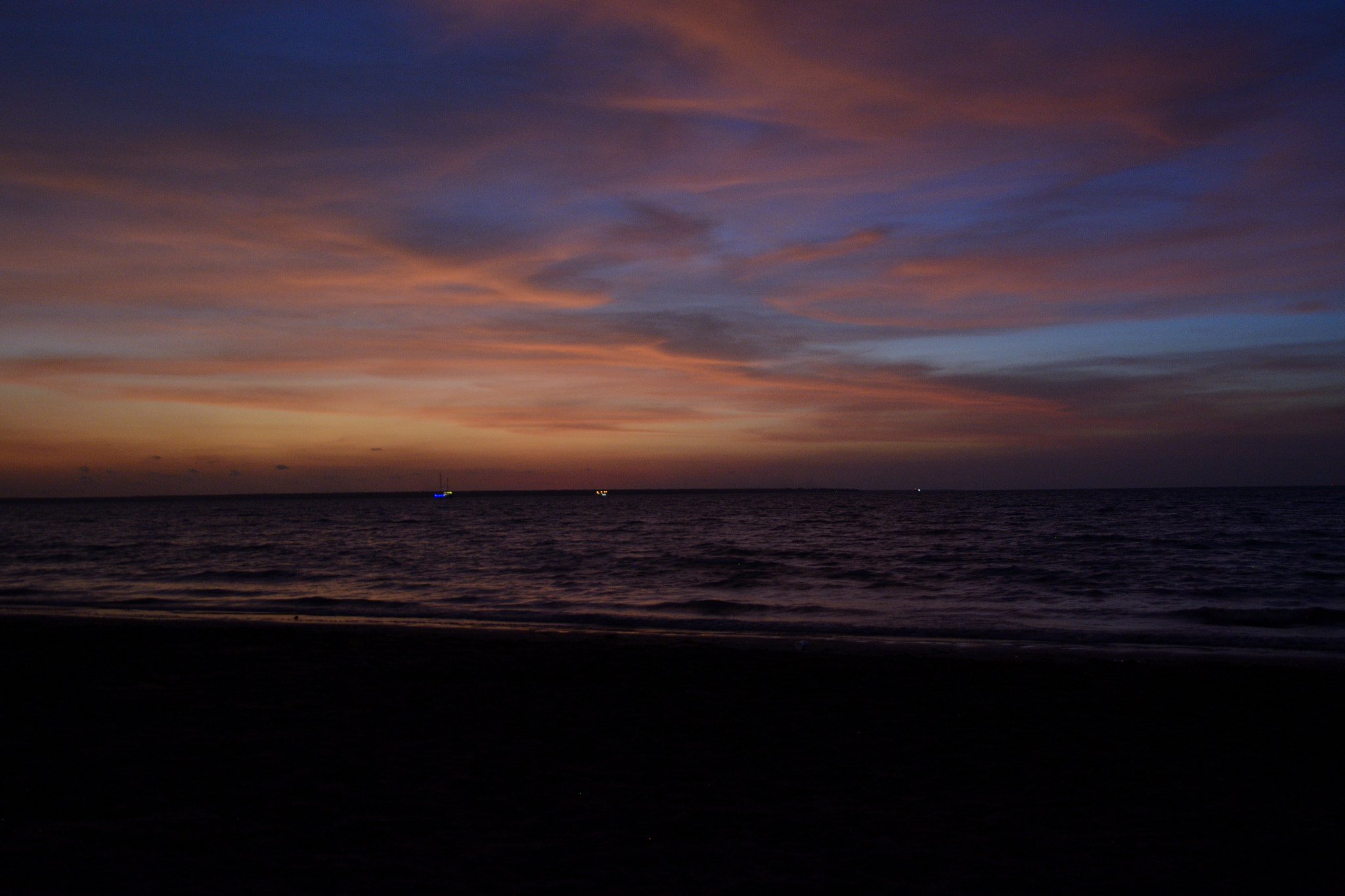 Nikon D5200 sample photo. Sunset at mindil beach photography