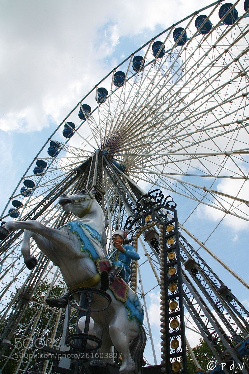Canon EOS 450D (EOS Rebel XSi / EOS Kiss X2) sample photo. Ferris wheel guard photography
