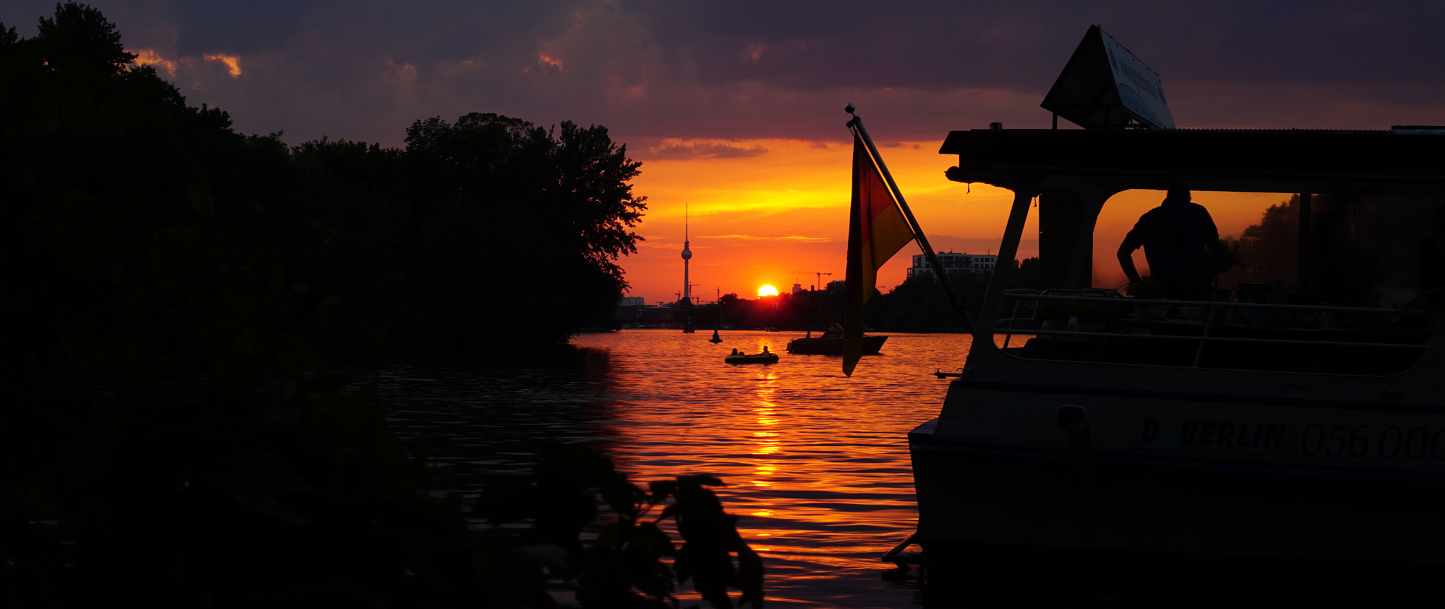 Sony a6000 + Sony E 35mm F1.8 OSS sample photo. Sunset berlin stralau 2 photography