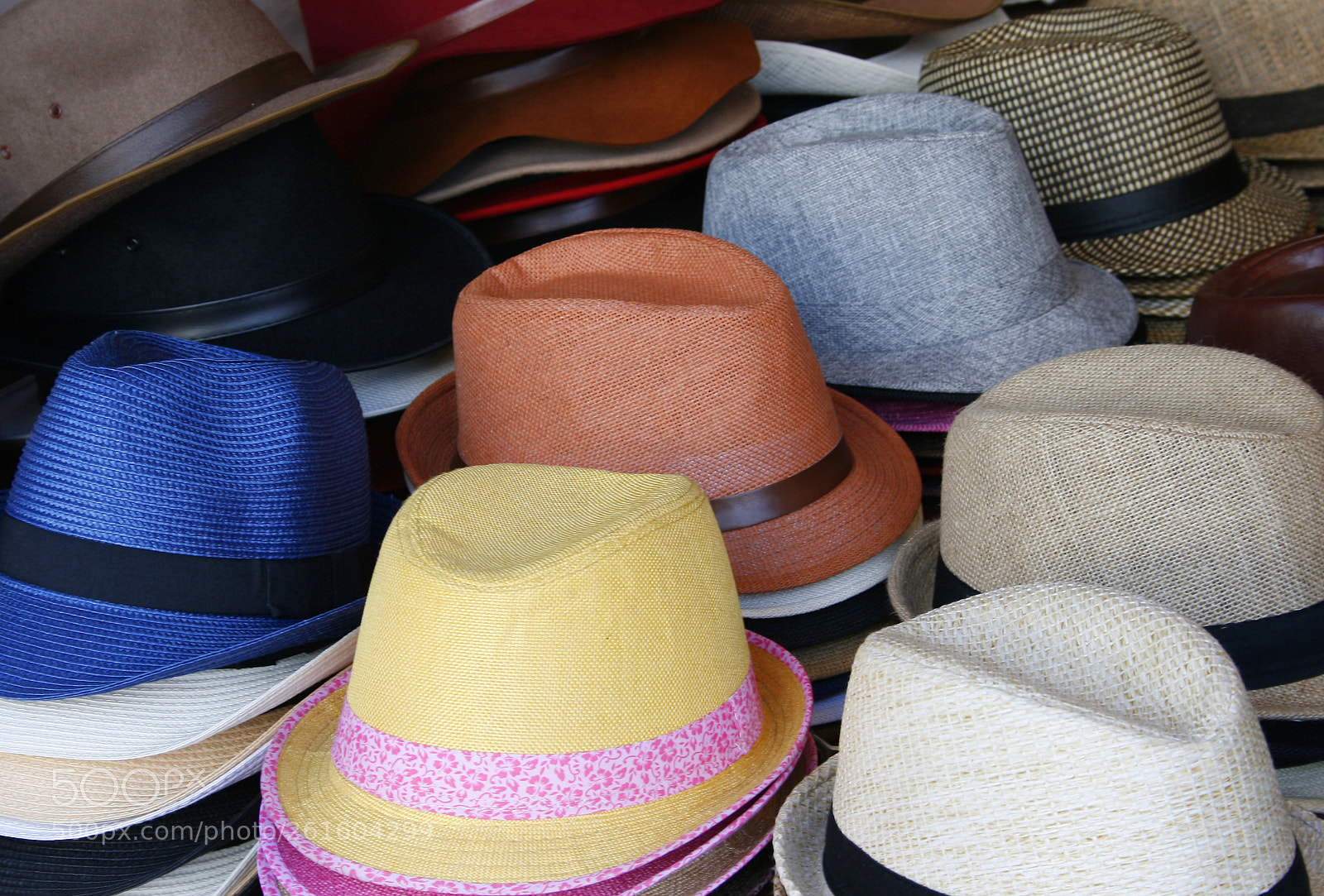 Canon EOS 400D (EOS Digital Rebel XTi / EOS Kiss Digital X) sample photo. Colorful summer hats photography
