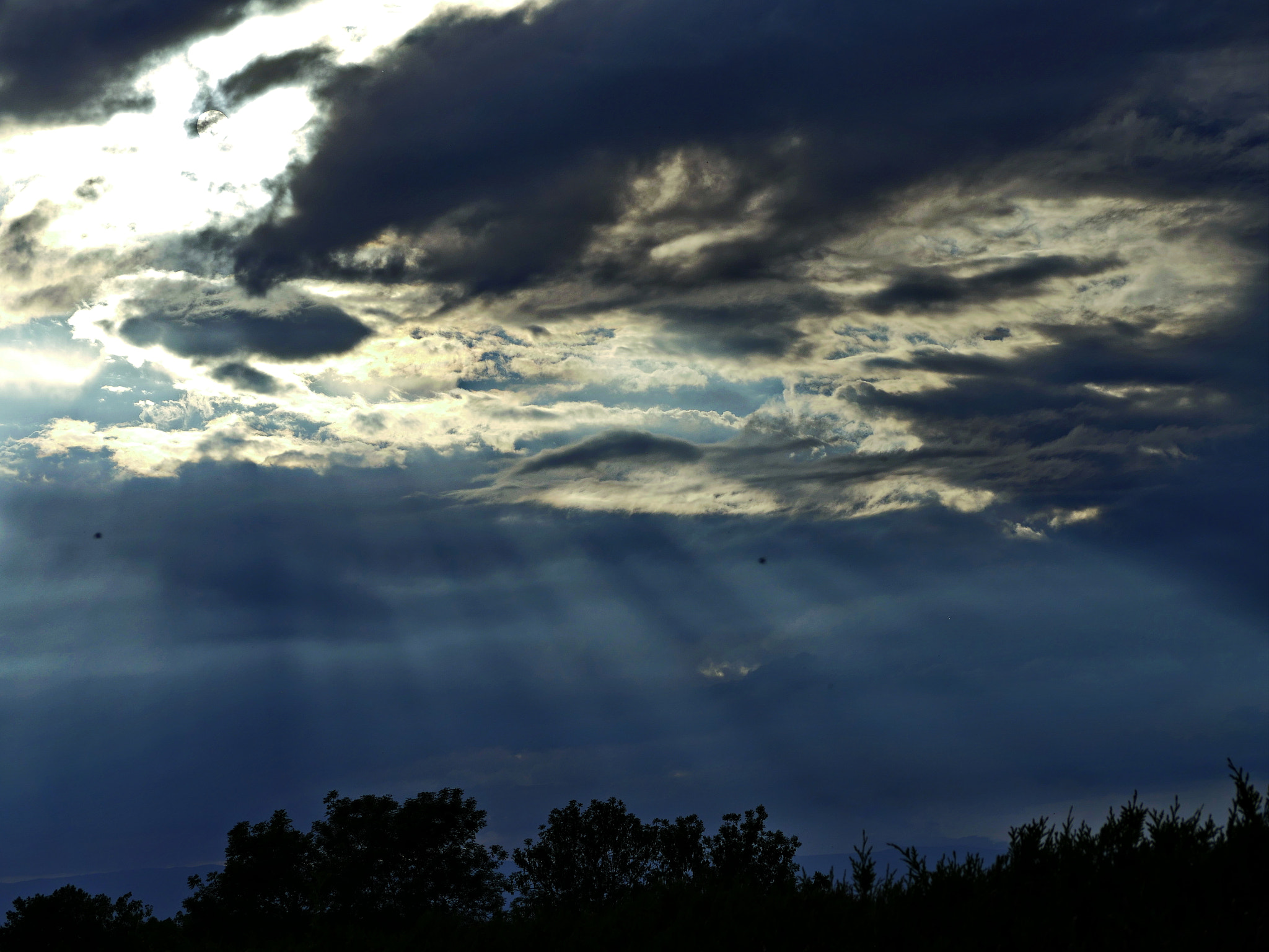 Panasonic Lumix DMC-GX8 sample photo. Sun rays photography