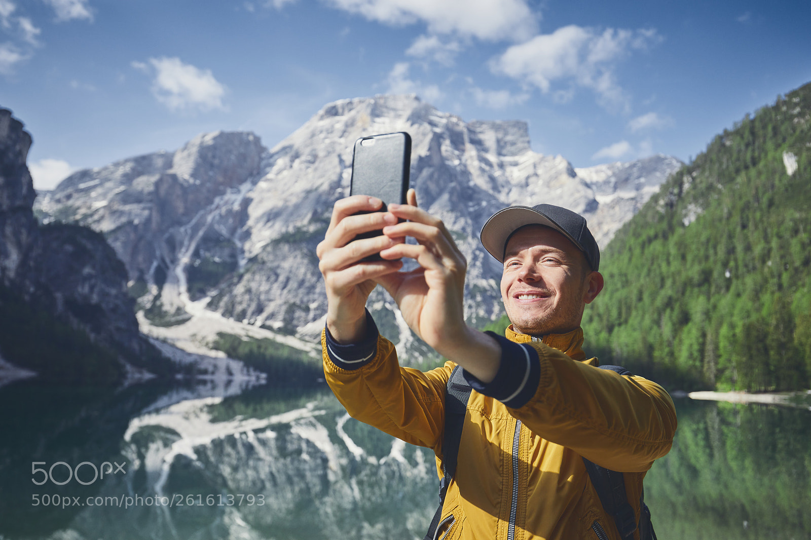 Canon EOS 5D Mark IV sample photo. Tourist taking selfie photography