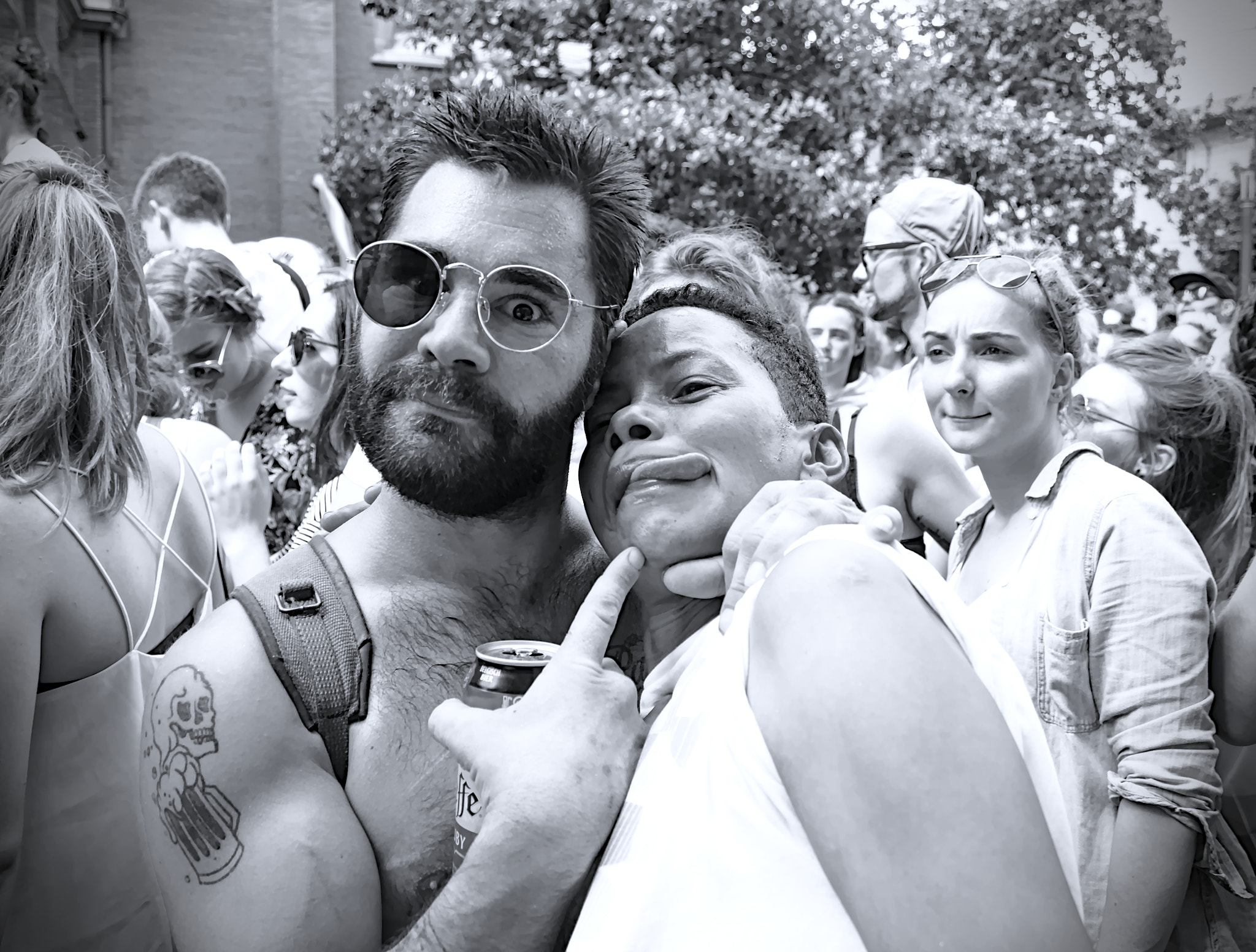 Canon EOS 600D (Rebel EOS T3i / EOS Kiss X5) sample photo. Nice couple at gay pride bw photography
