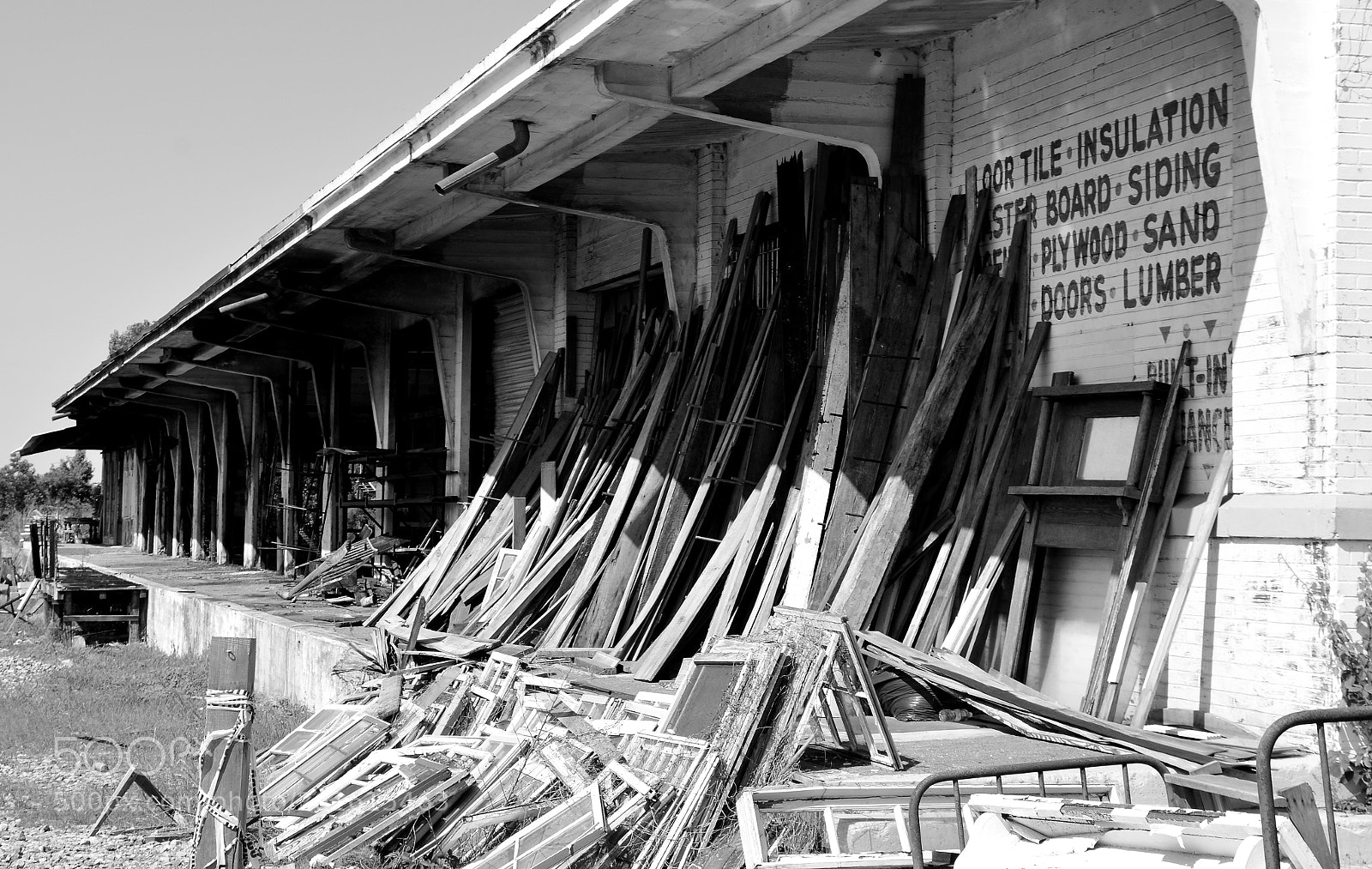 Nikon D7100 sample photo. Platform b&w photography