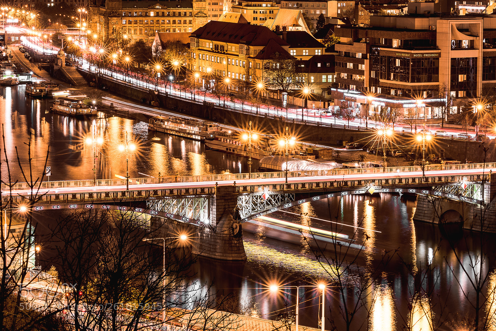Nikon D7200 sample photo. Night life on vltava photography