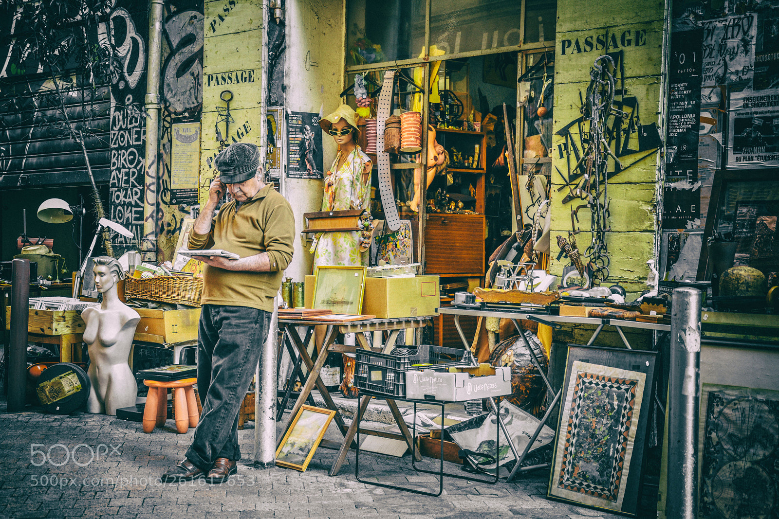 Nikon D5600 sample photo. Le brocanteur photography