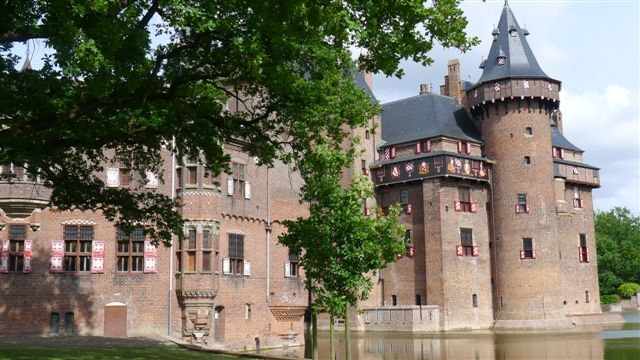 Panasonic Lumix DMC-LX5 sample photo. Famous dutch castle photography