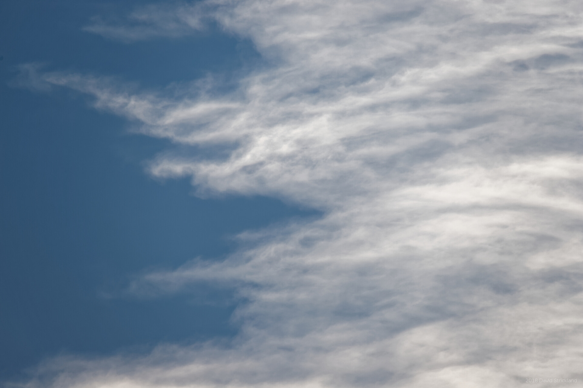 Canon EOS 6D Mark II + Canon EF 100-400mm F4.5-5.6L IS II USM sample photo. Streaming cloud photography