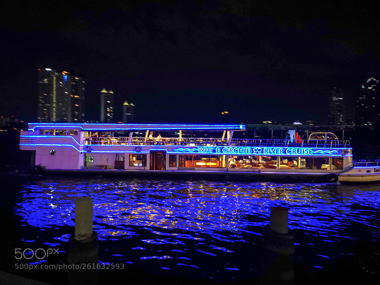HUAWEI CLT-L29 sample photo. The river cruise in photography