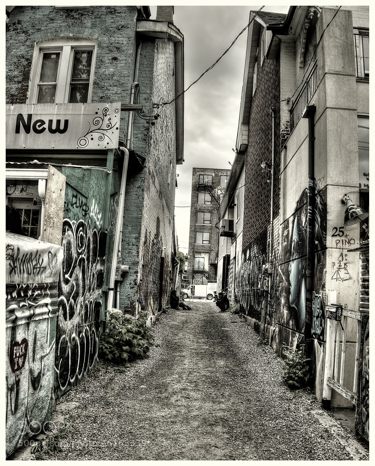 Olympus OM-D E-M10 II sample photo. The graffiti path photography