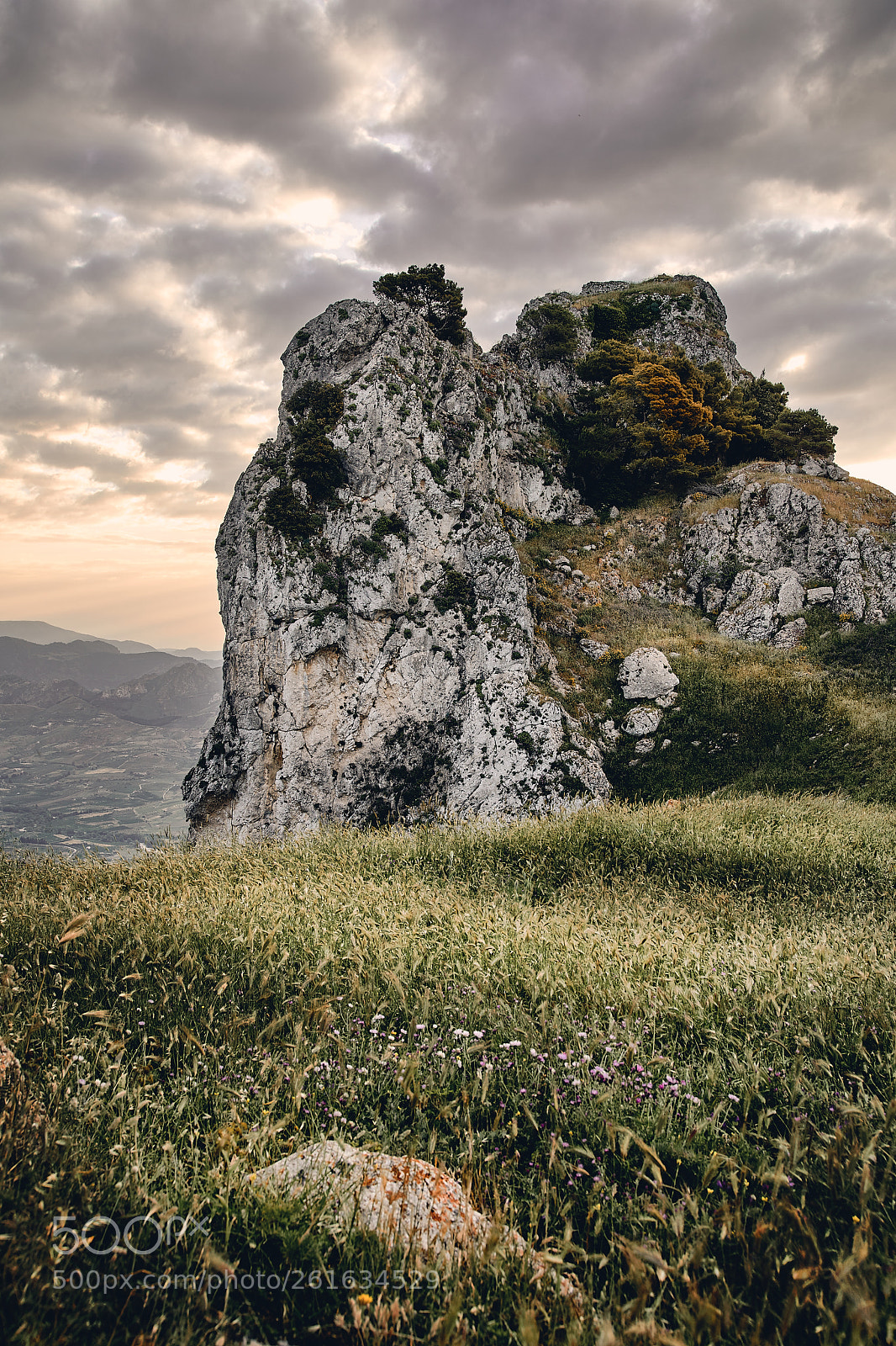 Canon EOS 5D Mark IV sample photo. Sicily: caltabellota rock formation. photography
