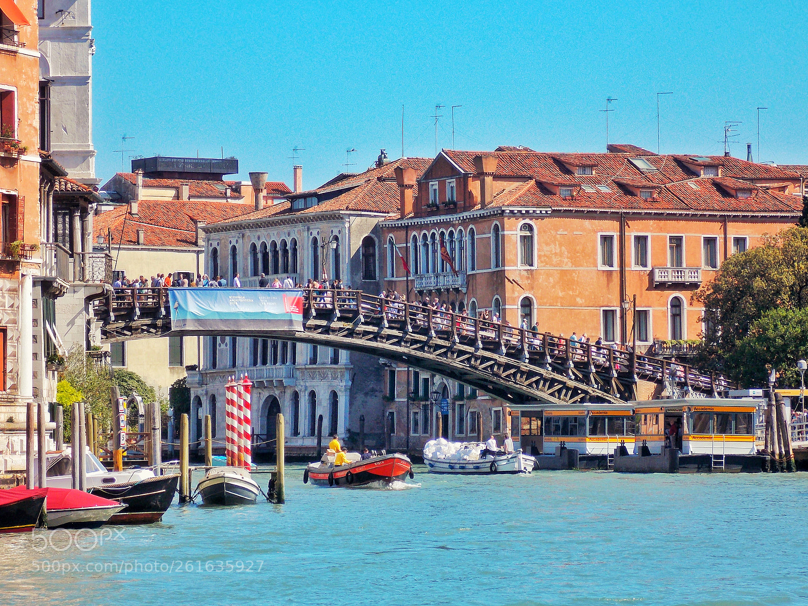 Nikon Coolpix L810 sample photo. Sailing in venice photography