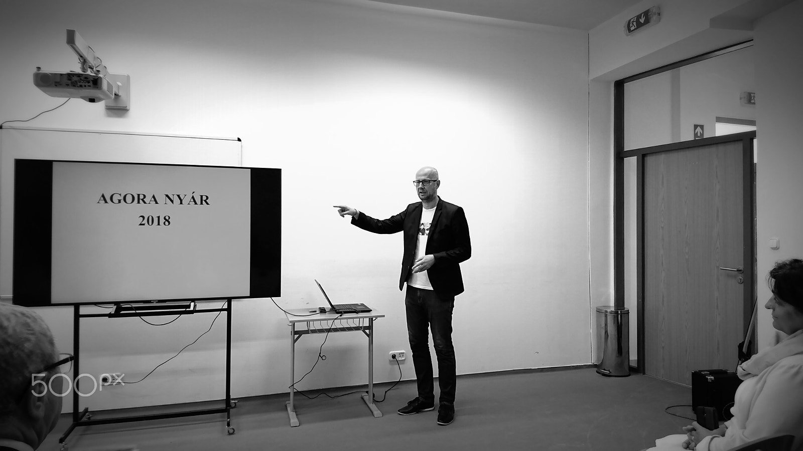 Sony Xperia XZ sample photo. Moments of a press conference photography
