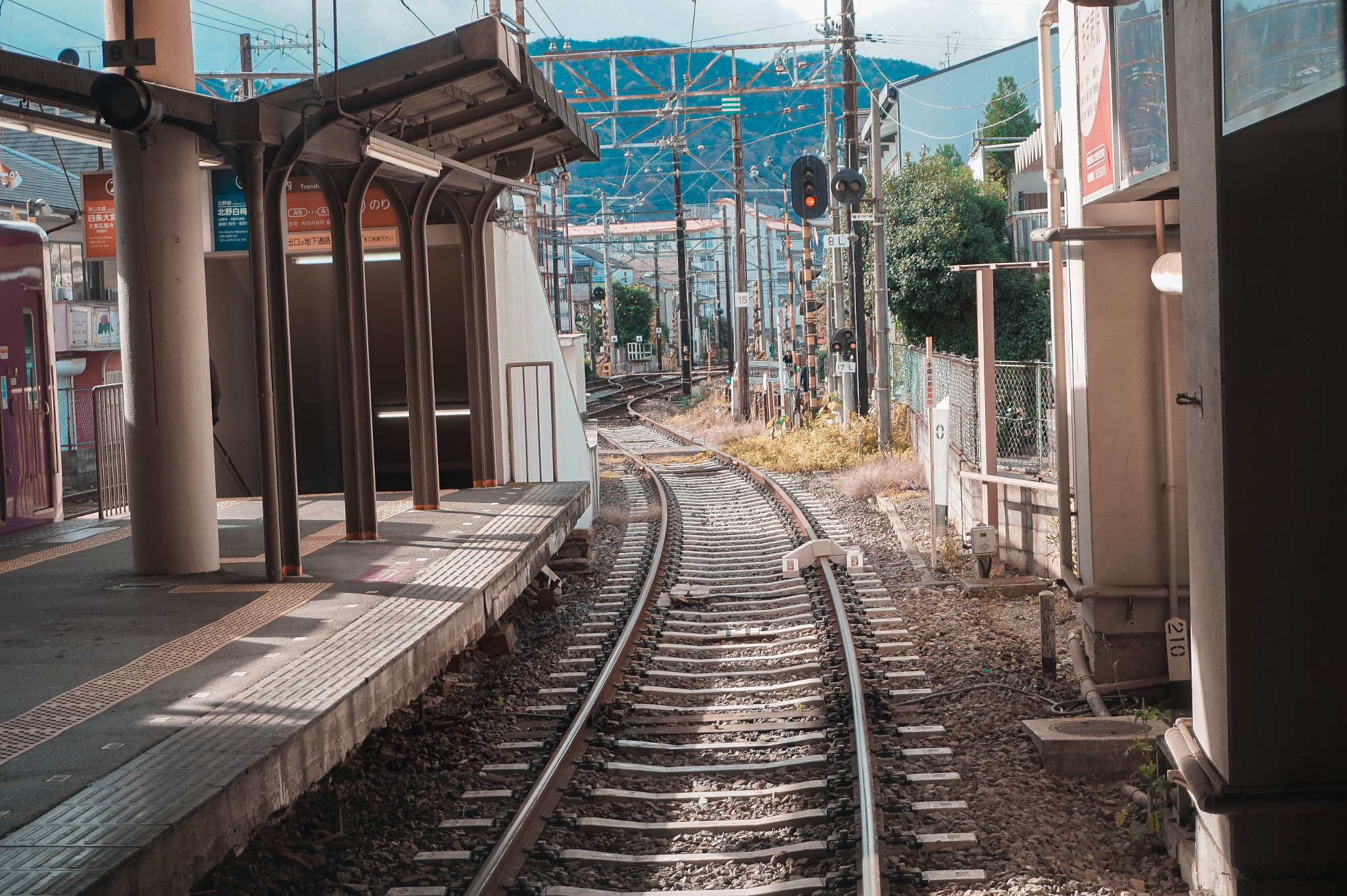 Sony Alpha a5000 (ILCE 5000) sample photo. Tracks photography