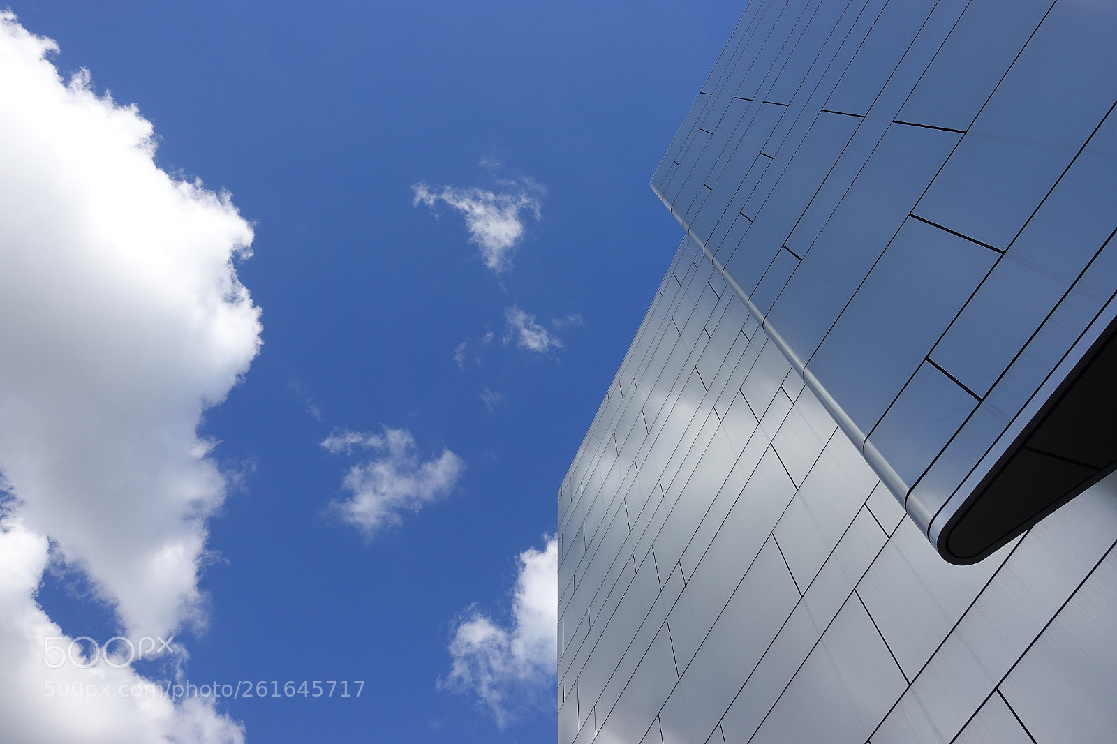 Sony DSC-RX100M5 sample photo. Sky and facade photography