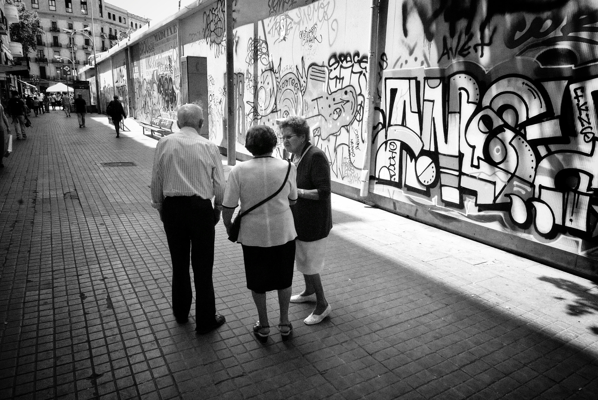 Leica D-Lux (Typ 109) sample photo. Sunday in the street in barcelona photography