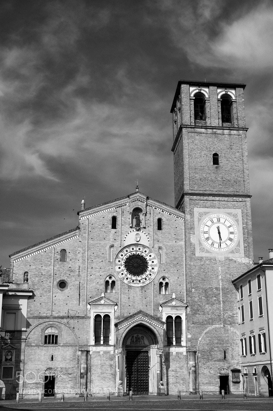 Fujifilm X-T2 sample photo. Lodi italy cathedral square photography
