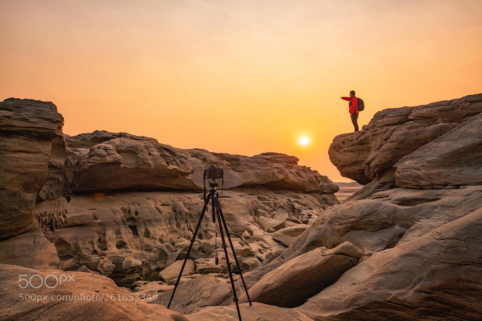 Sony a7R II sample photo. Traveler setting tripod and photography