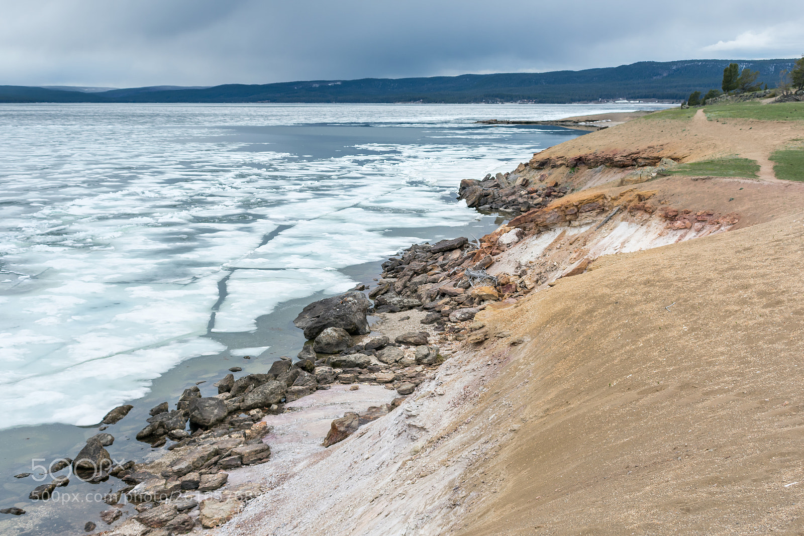 Nikon D3400 sample photo. Rocky edge- yellowstone photography