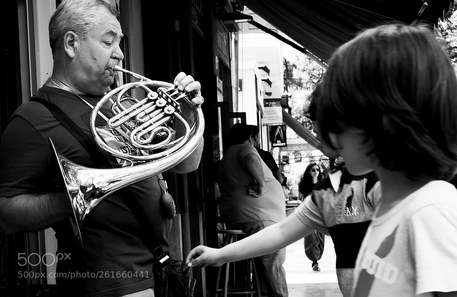 Panasonic Lumix DMC-GX85 (Lumix DMC-GX80 / Lumix DMC-GX7 Mark II) sample photo. Musica en la calle photography