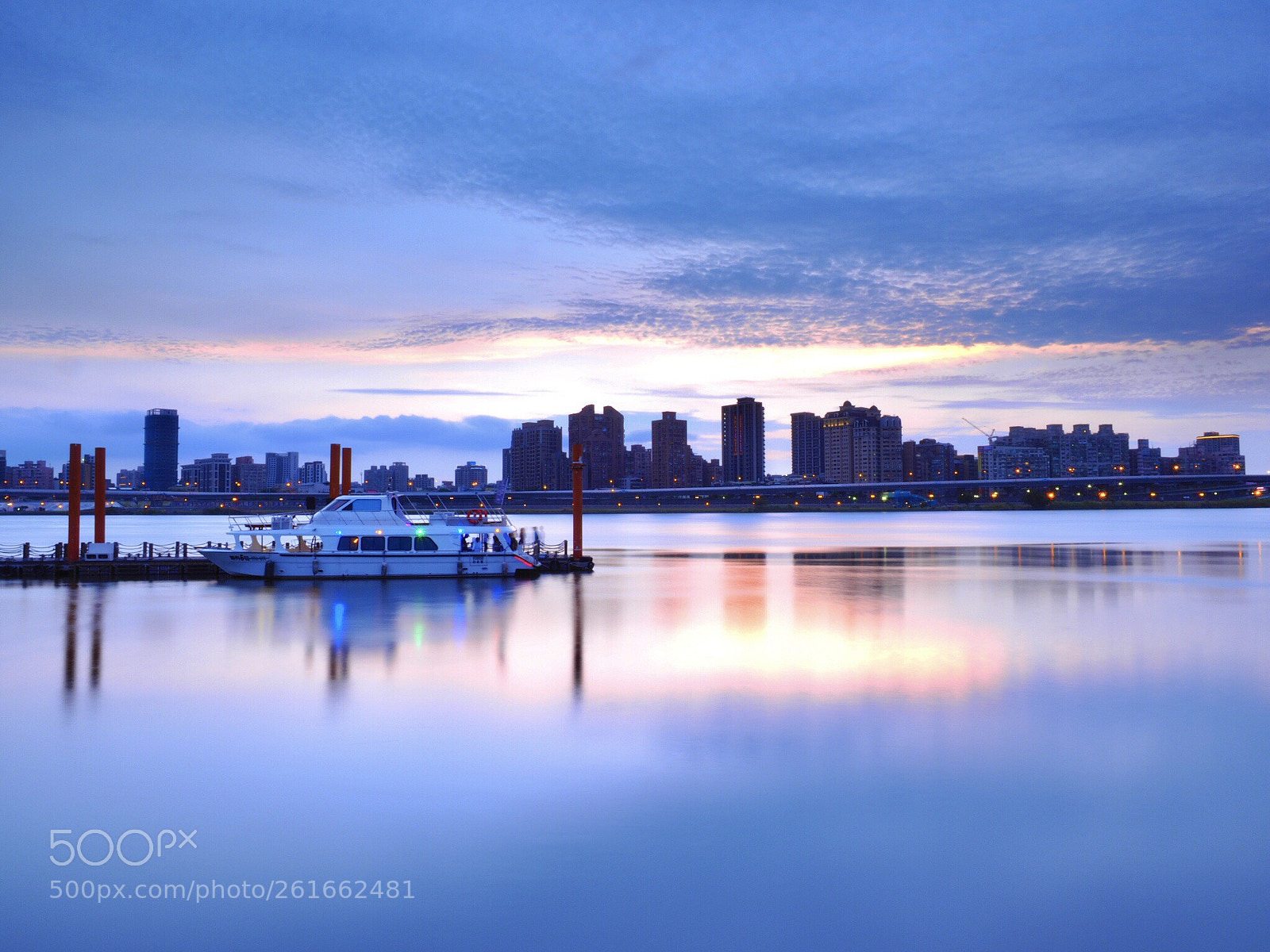 Olympus OM-D E-M1 Mark II sample photo. Taipei dadaocheng wharf photography