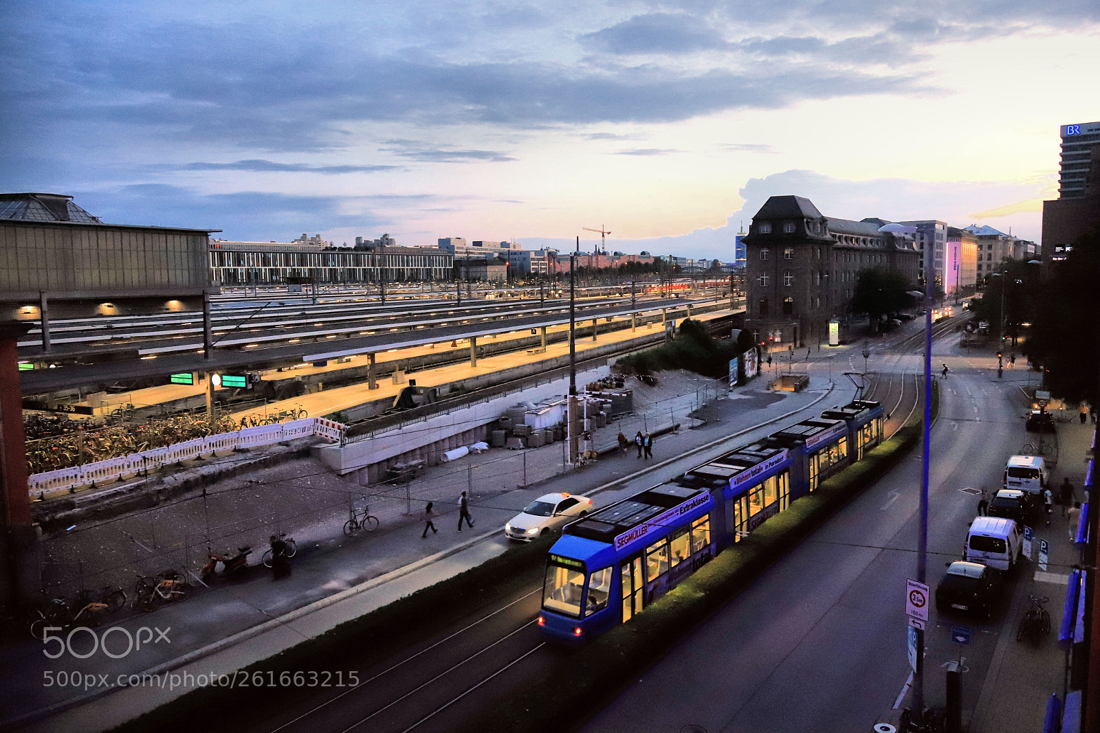 Canon EOS 6D Mark II sample photo. Blue hour at munich photography