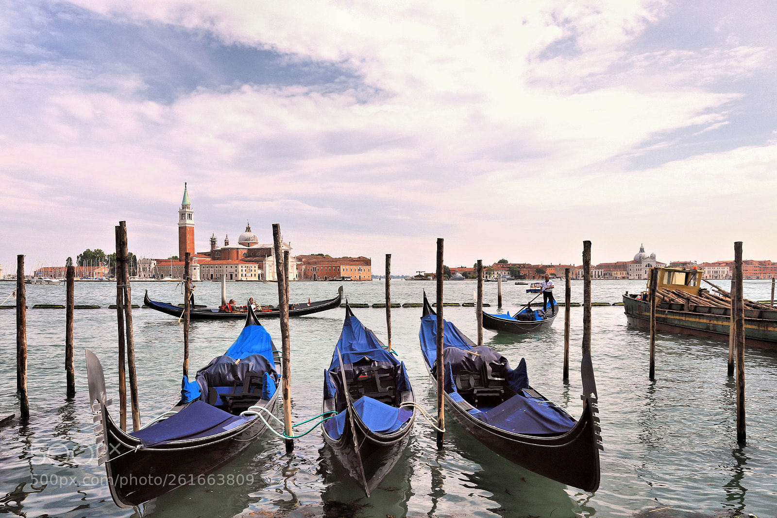 Canon EOS 6D Mark II sample photo. Three gondolas photography