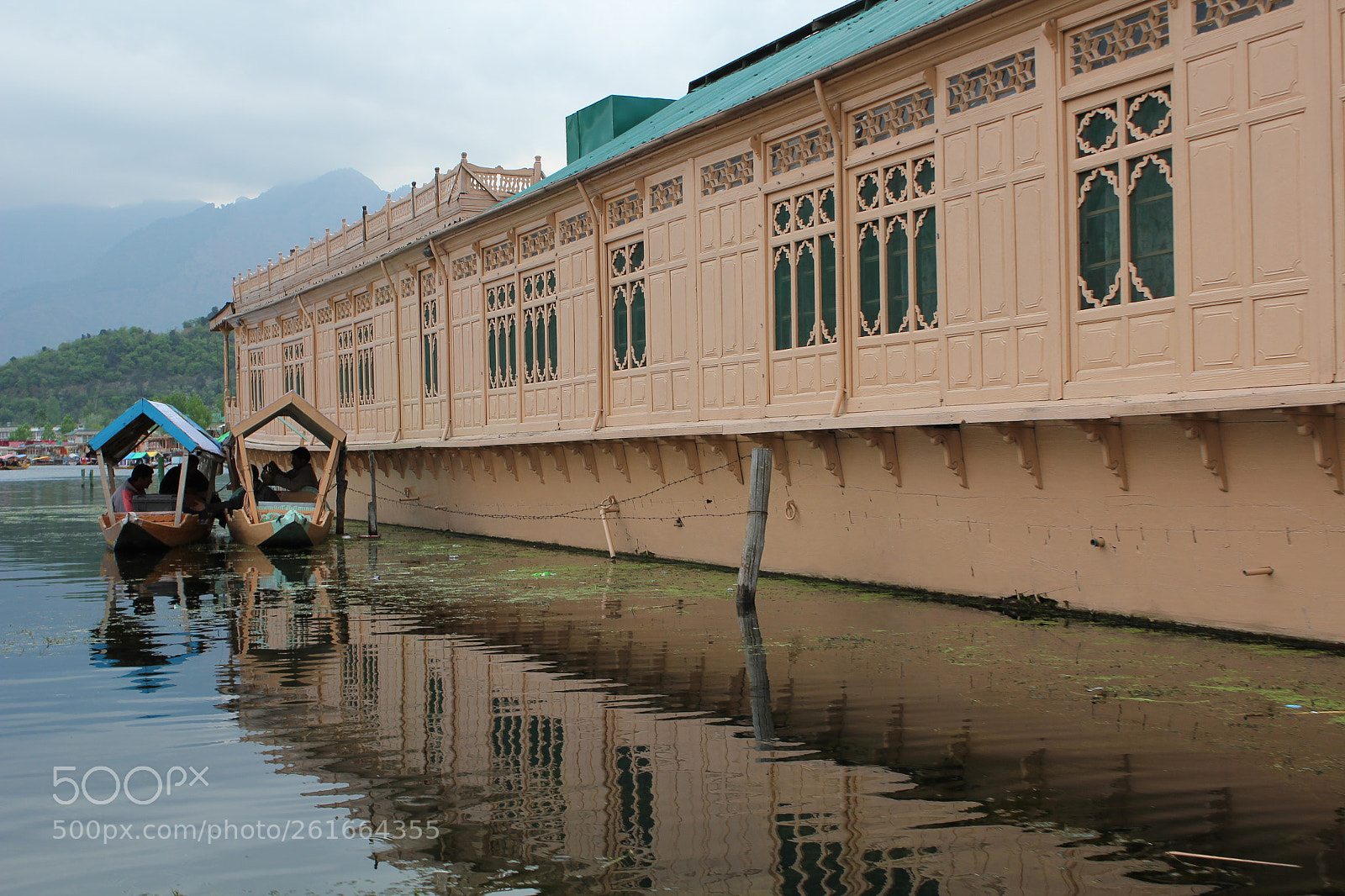 Canon EOS 550D (EOS Rebel T2i / EOS Kiss X4) sample photo. House boat, dal lake photography