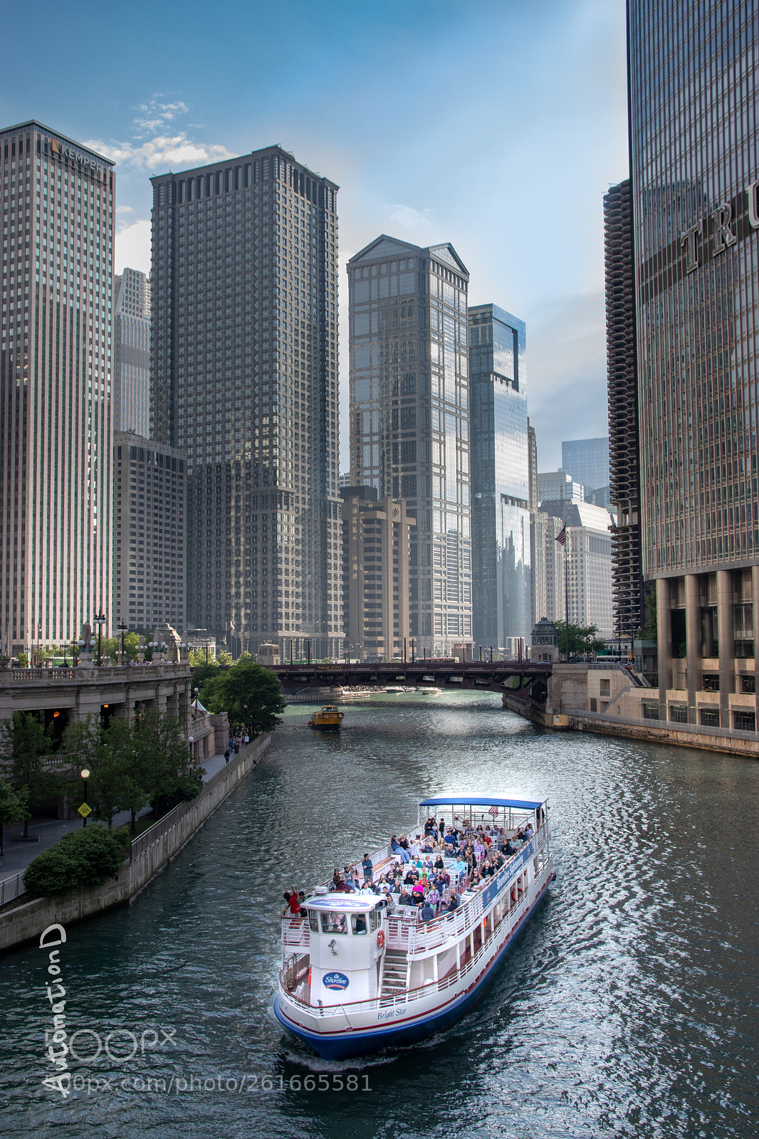 Canon EOS 80D sample photo. Chicago passage photography