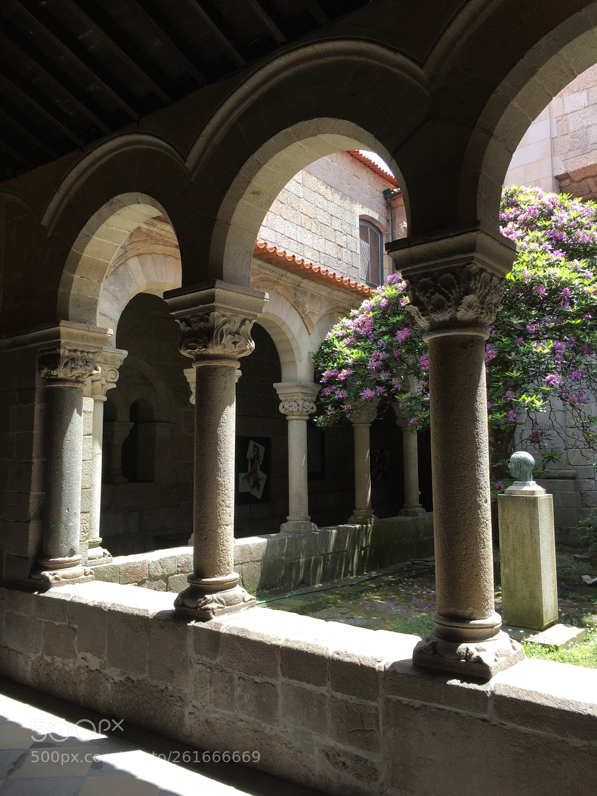 Apple iPhone 6 Plus sample photo. Guimaraes cloister - now photography