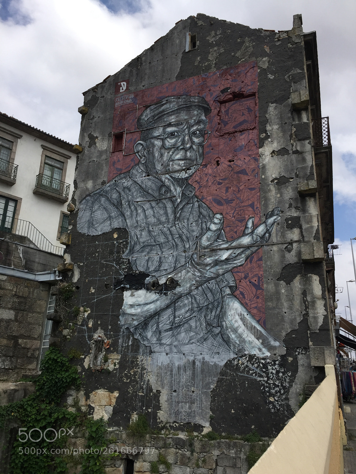 Apple iPhone 6 Plus sample photo. Porto street art near photography