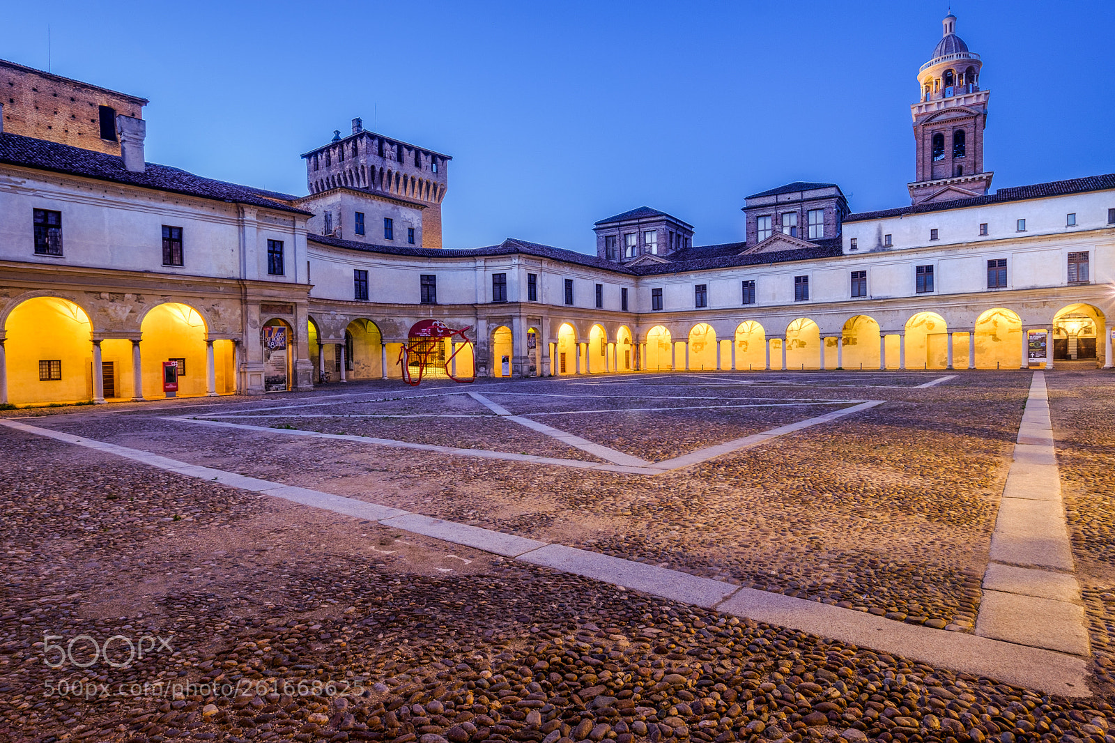Fujifilm X-T2 sample photo. Early morning in piazza photography