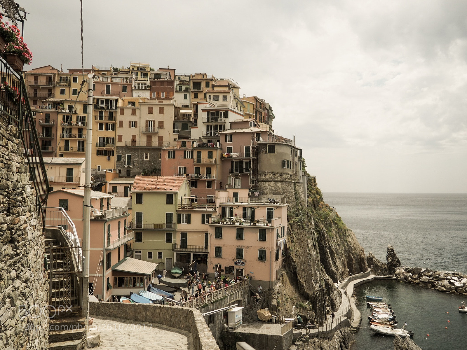 Olympus OM-D E-M10 III sample photo. Manarola photography