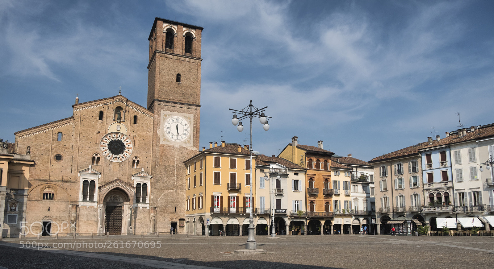 Fujifilm X-T2 sample photo. Lodi italy cathedral square photography