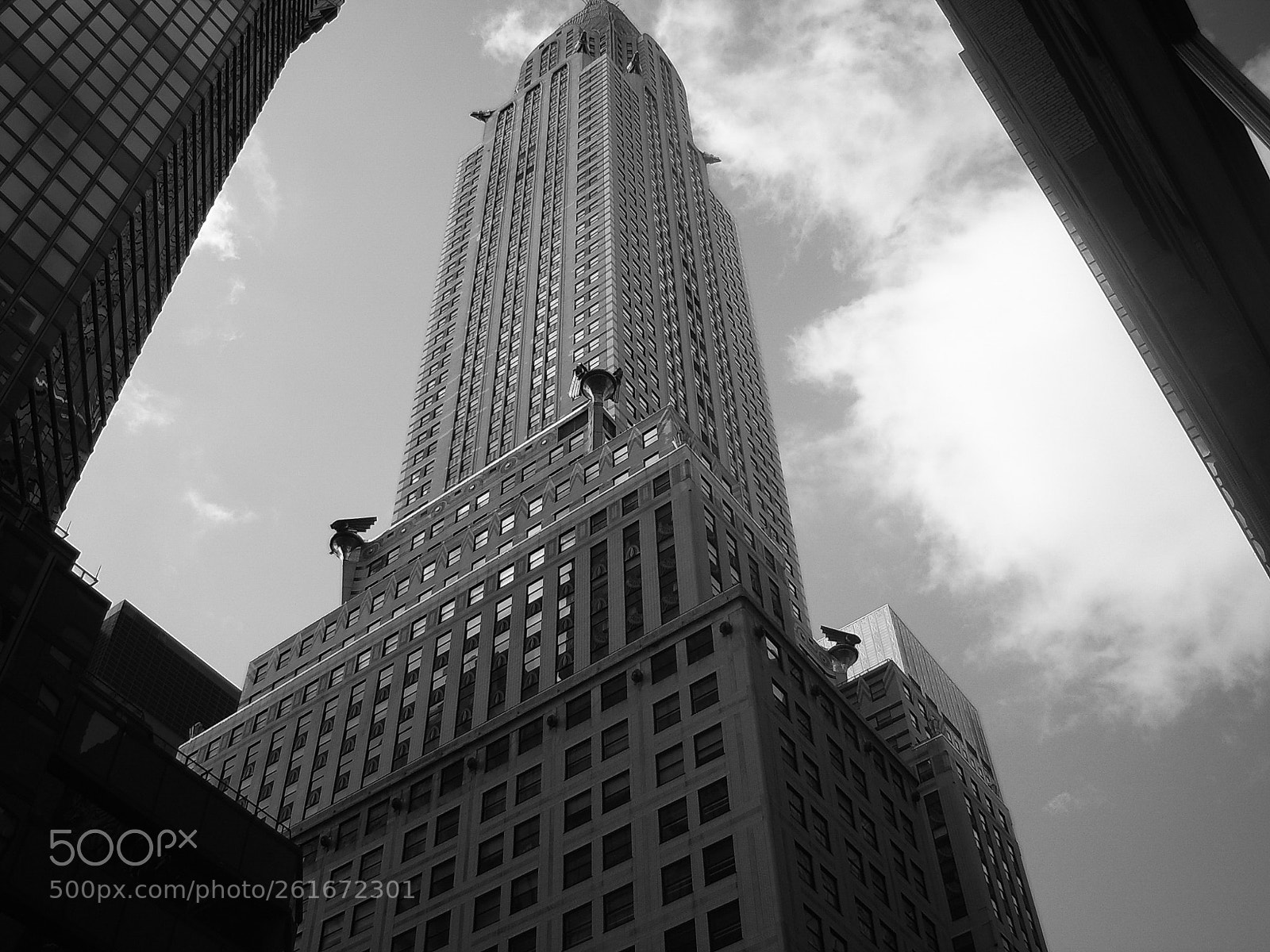 Samsung Digimax V5 / Kenox V5 sample photo. Chryslerbuilding closeby photography