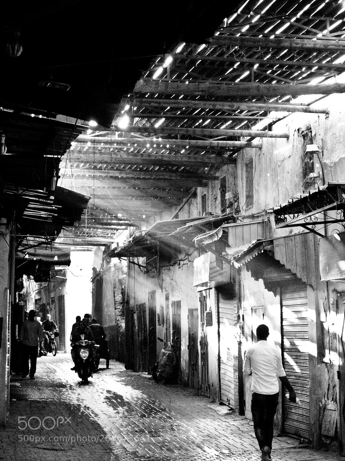Canon POWERSHOT G9 sample photo. Marrakech, waking up. photography