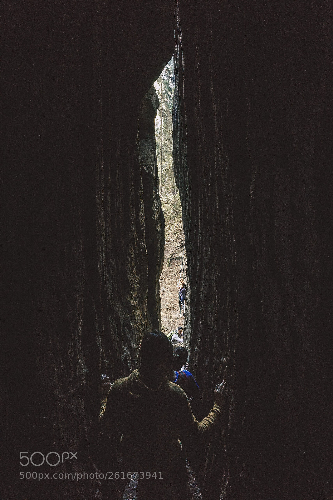 Sony a6000 sample photo. Narrow aisle photography