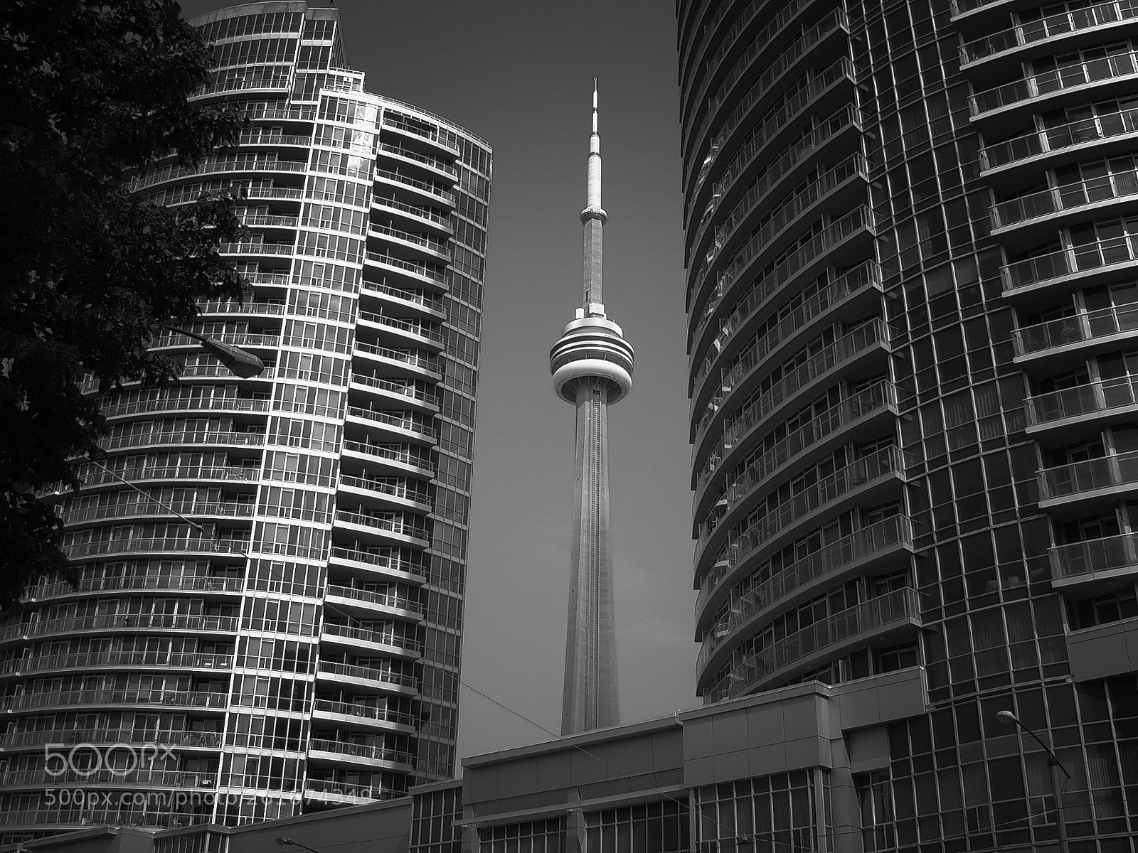 Samsung Digimax V5 / Kenox V5 sample photo. The needle in toronto photography