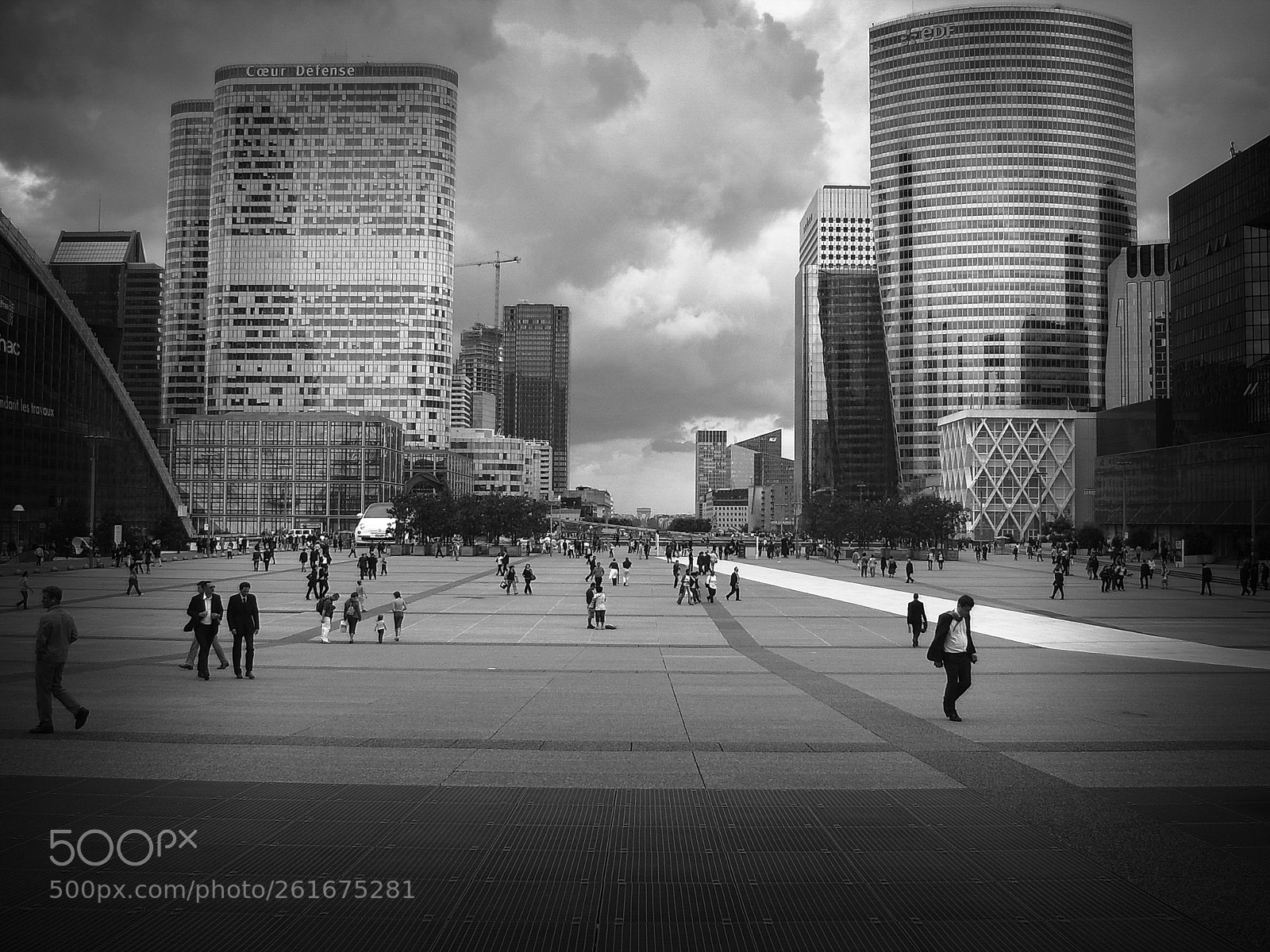 Samsung Digimax V5 / Kenox V5 sample photo. Paris france financial centre photography