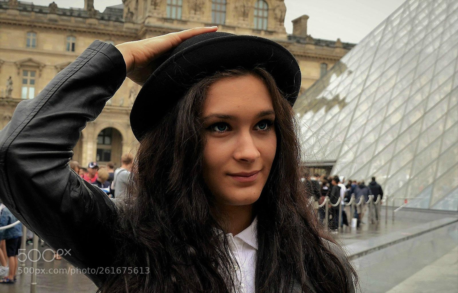 Nikon D3100 sample photo. Wait for entry photography