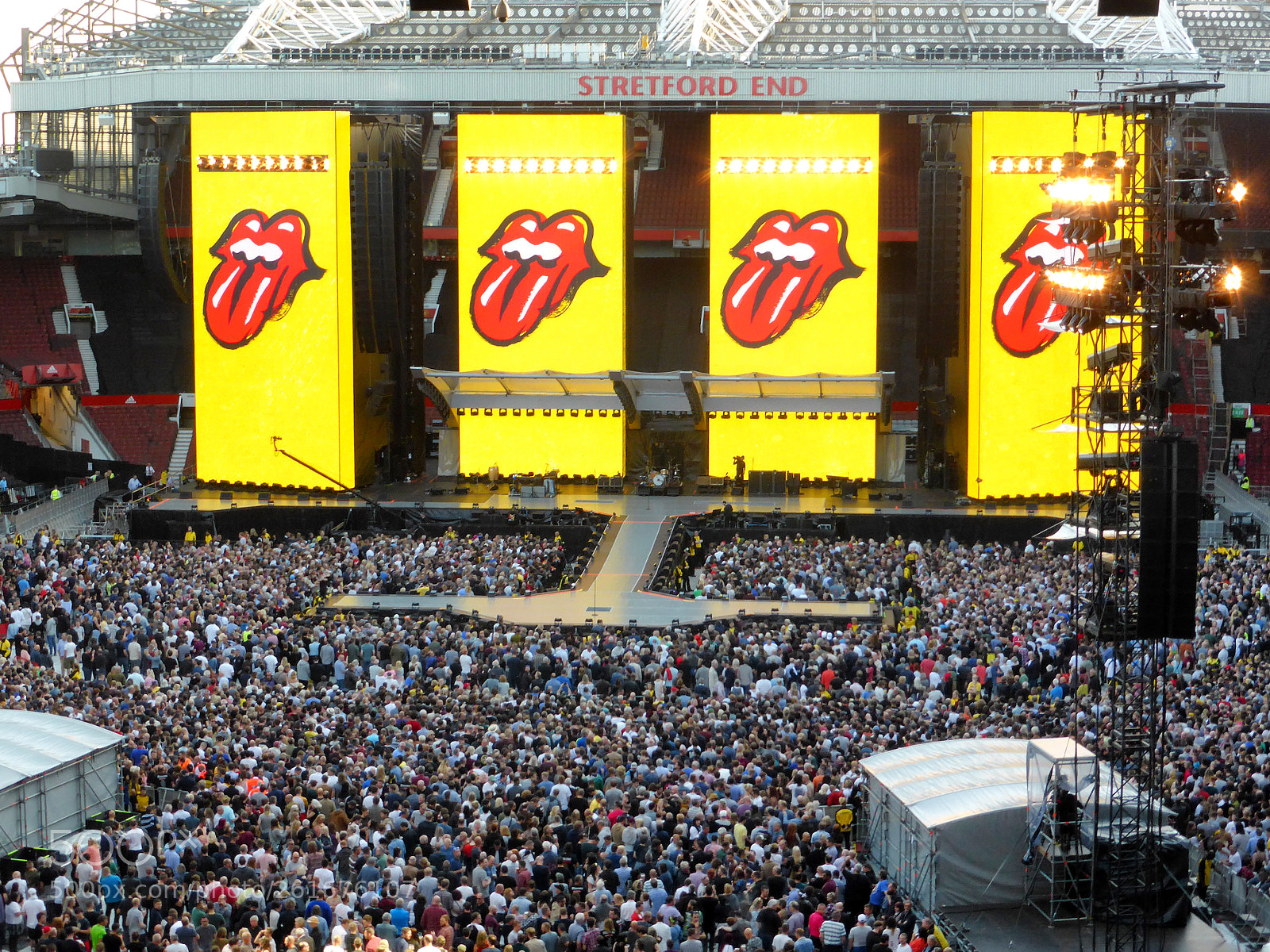 Panasonic Lumix DMC-ZS30 (Lumix DMC-TZ40) sample photo. Rolling stones photography