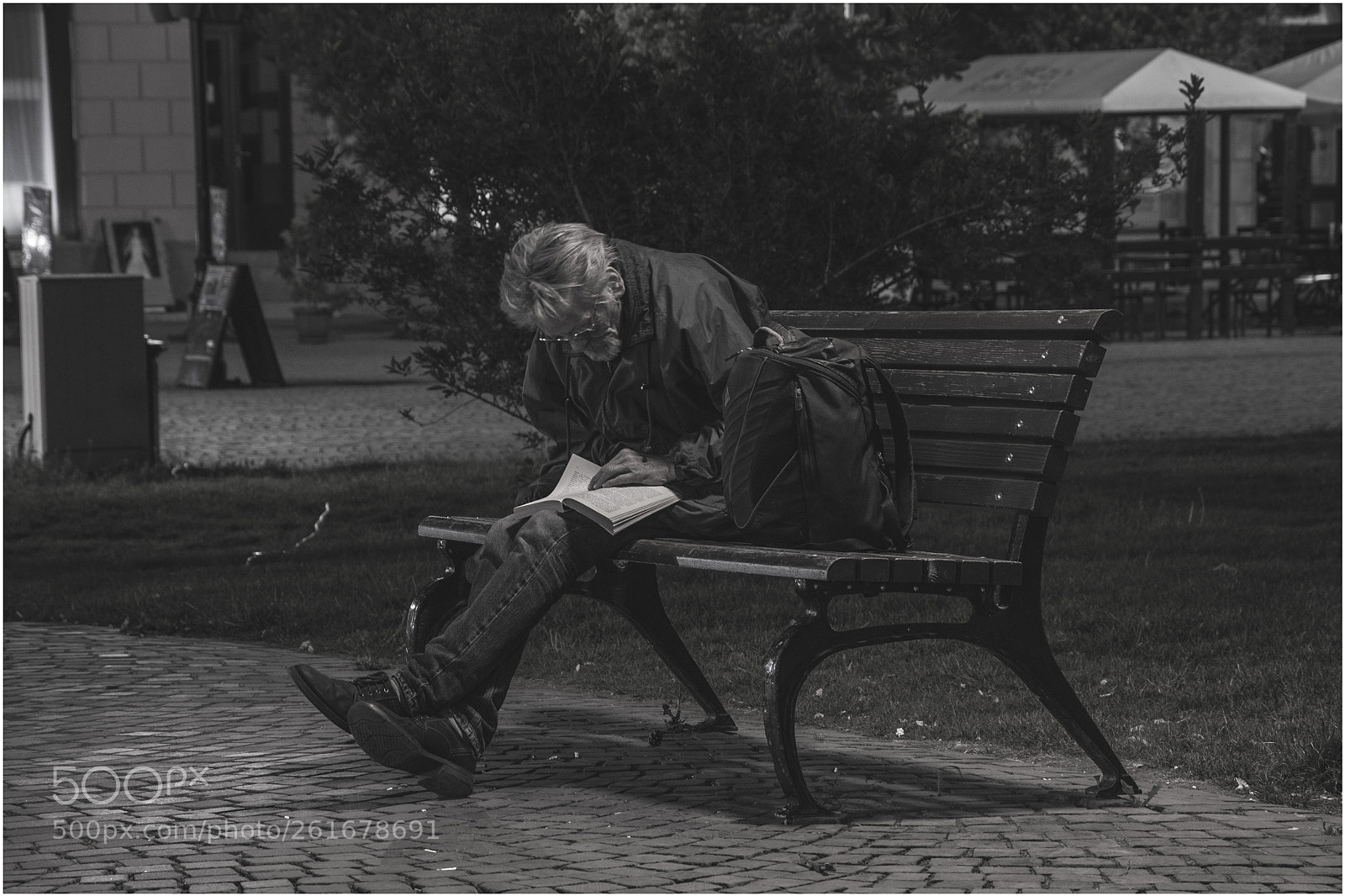 Nikon D3100 sample photo. Reading people photography