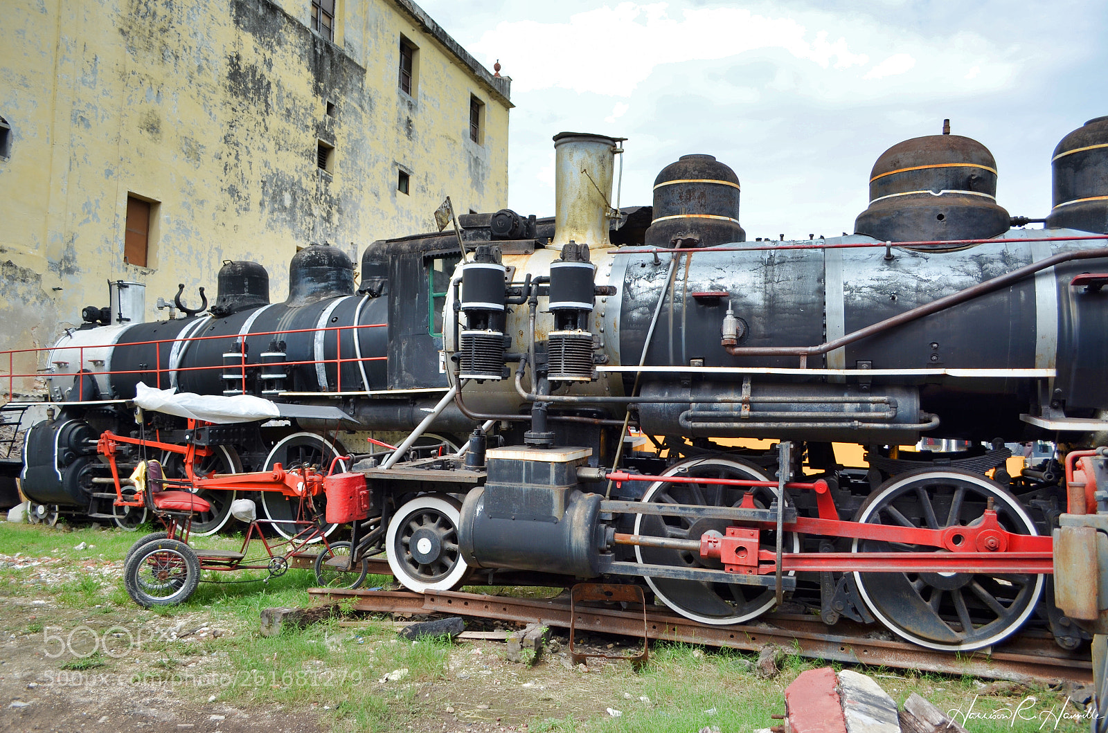 Nikon D5100 sample photo. Cuba- locomotive engines and photography
