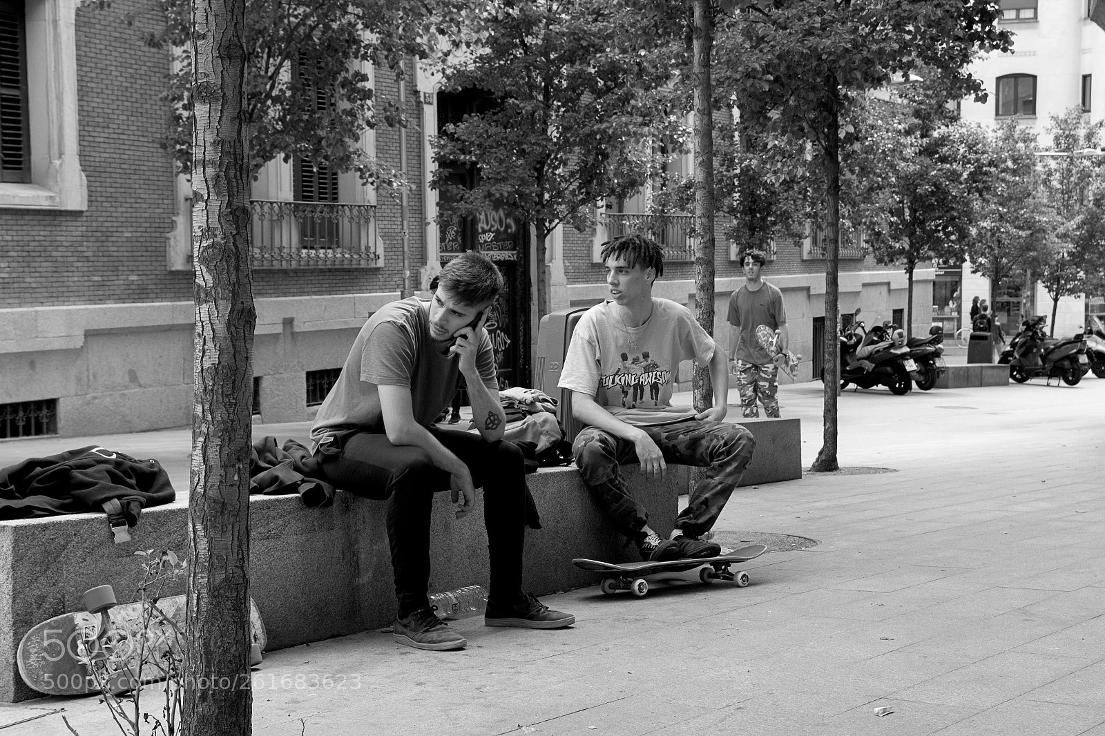 Canon EOS 700D (EOS Rebel T5i / EOS Kiss X7i) sample photo. Empty stomach boys photography