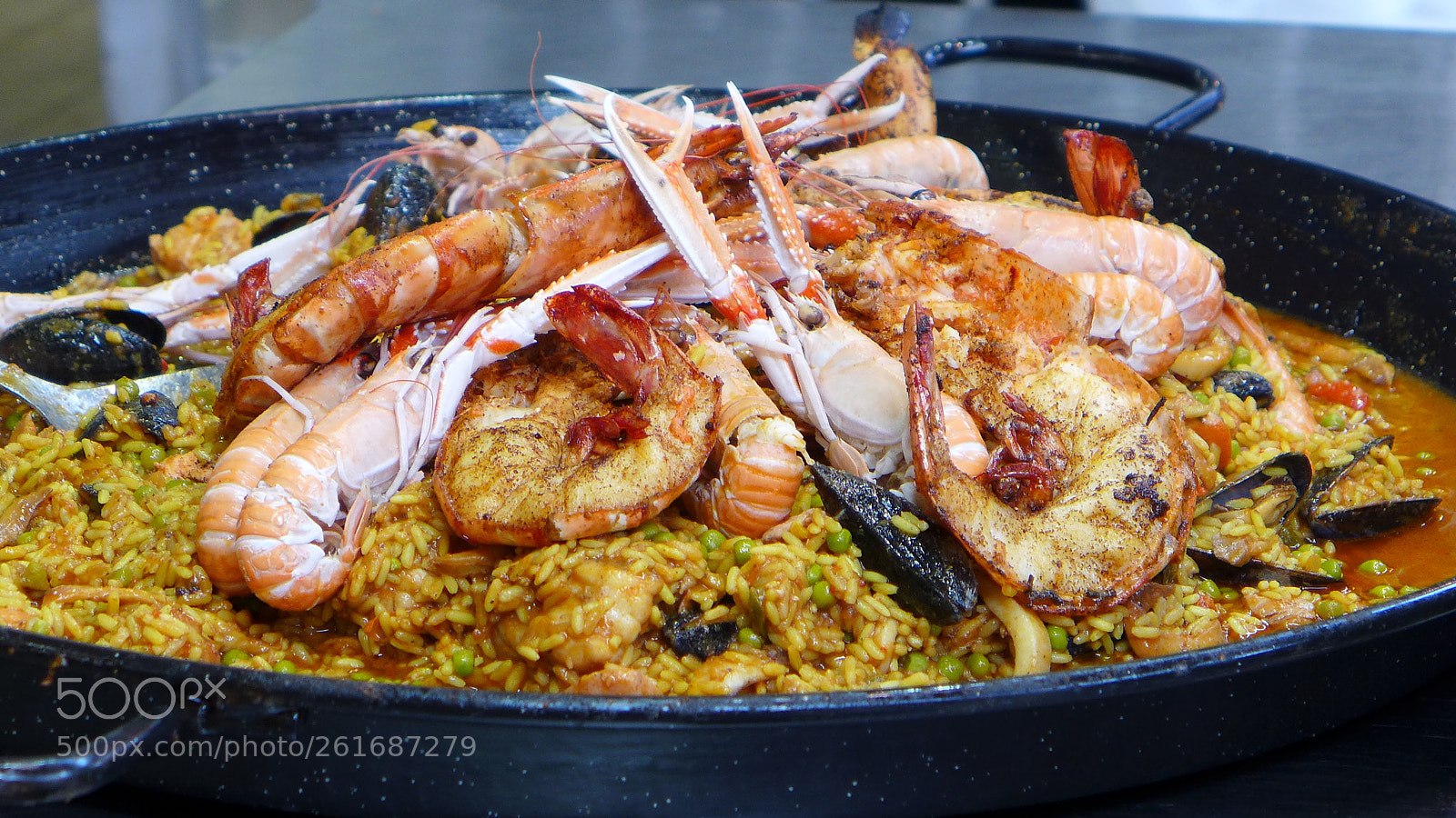 Leica D-Lux 6 sample photo. Local market, local seafood photography