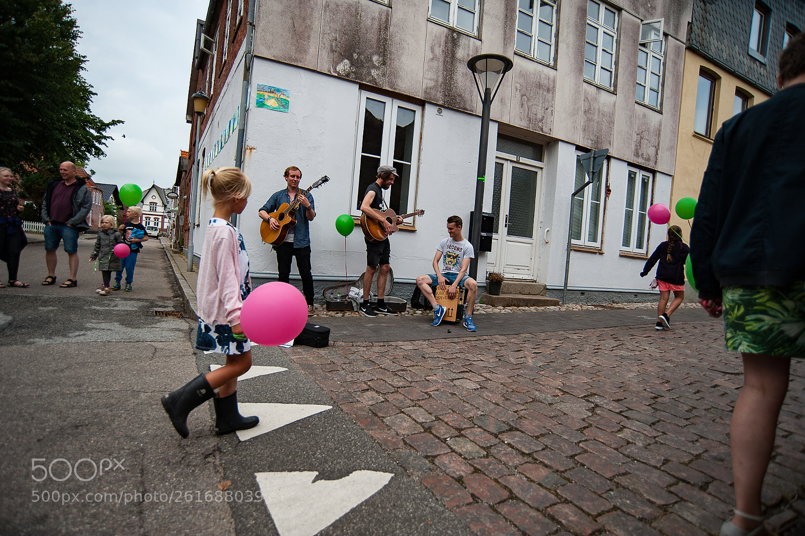 Nikon D700 sample photo. Walking girl photography