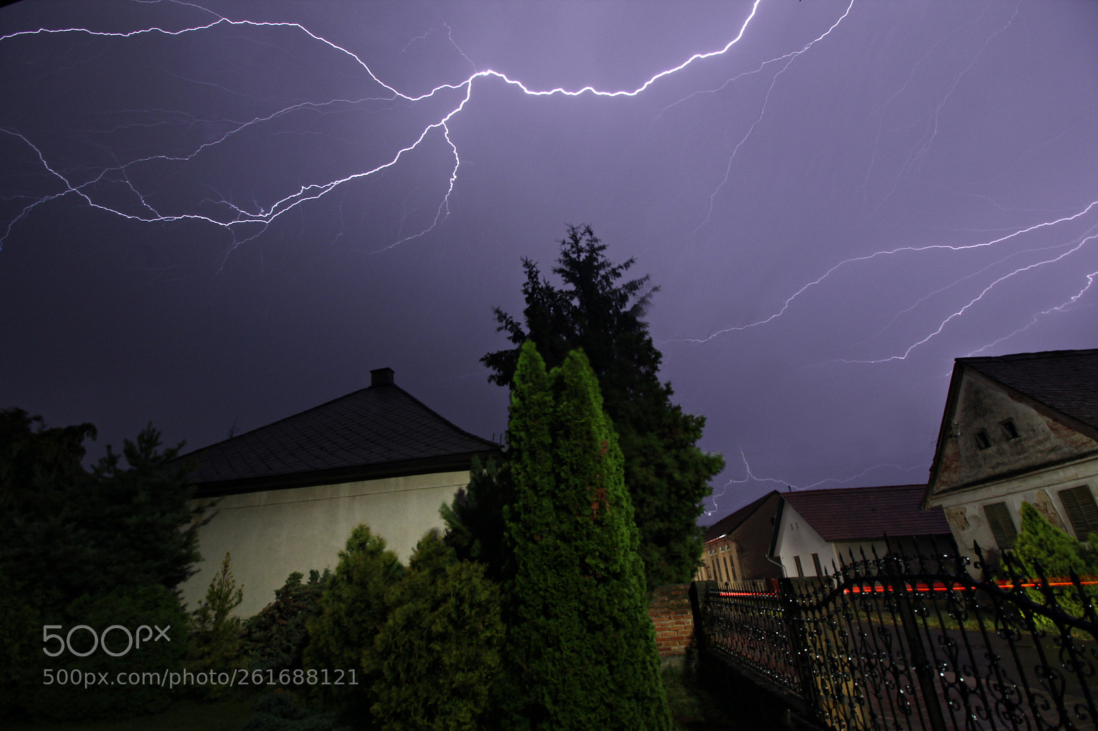Canon EF-S 10-18mm F4.5–5.6 IS STM sample photo. Lightning photography