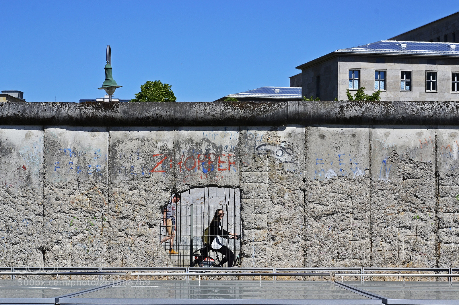 Nikon D3100 sample photo. Berlin wall photography