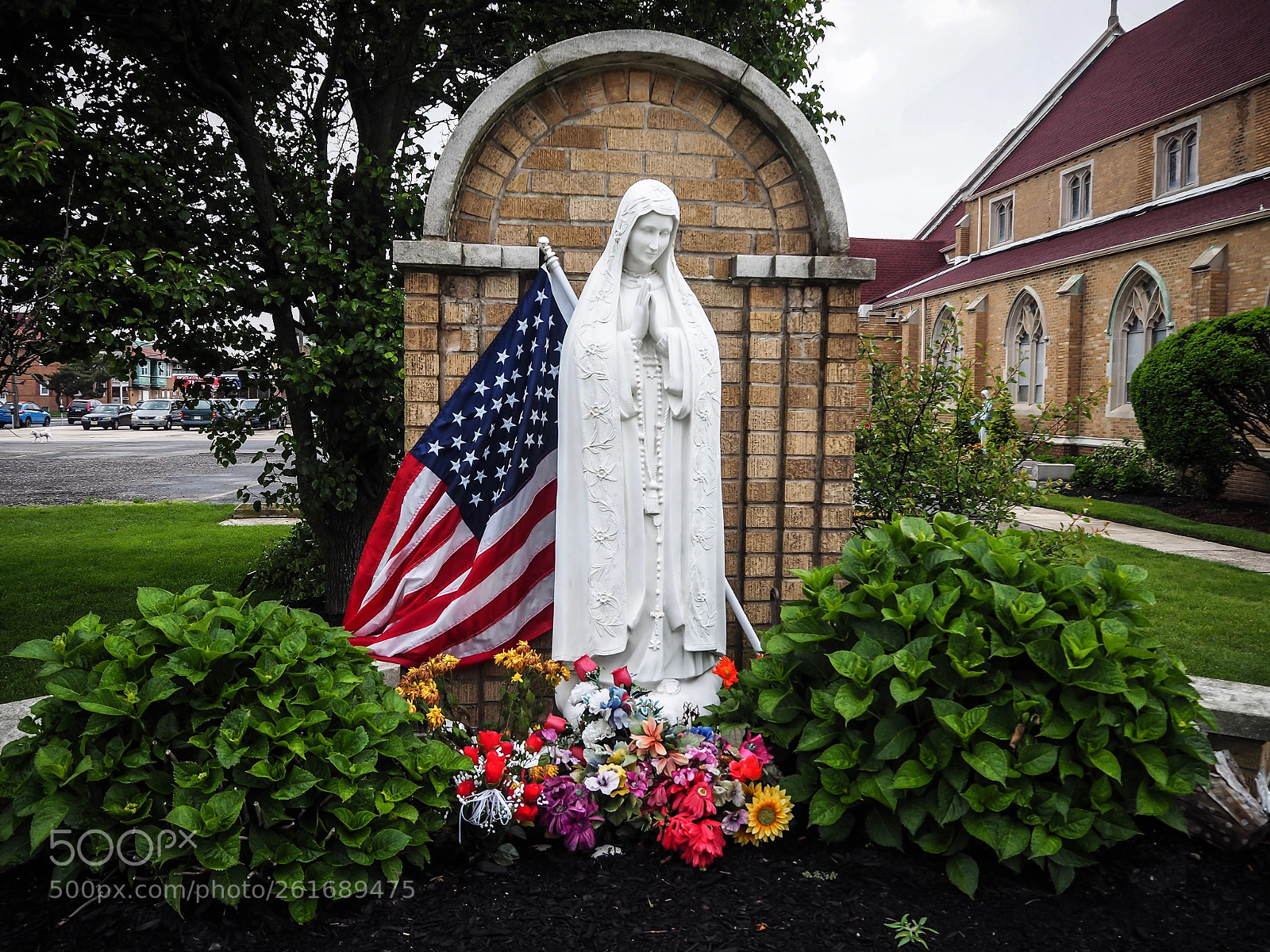 Olympus OM-D E-M10 II sample photo. Red, white and blue photography